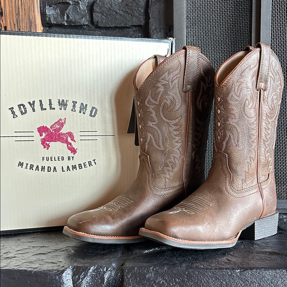 Idyllwind Embossed Cowboy Boots - Size 8.5